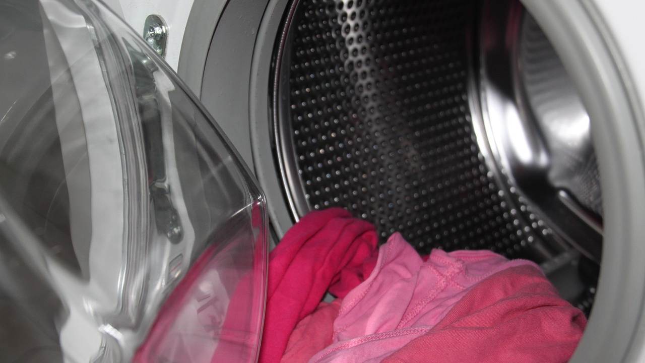 Lavatrice con indumenti